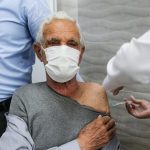 واکسیناسیون سالمندان بالای ۸۰ سال در مشهد + عکسها