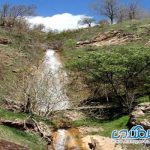 آبشار شولخه یکی از جاذبه های طبیعی استان کرمانشاه به شمار می رود
